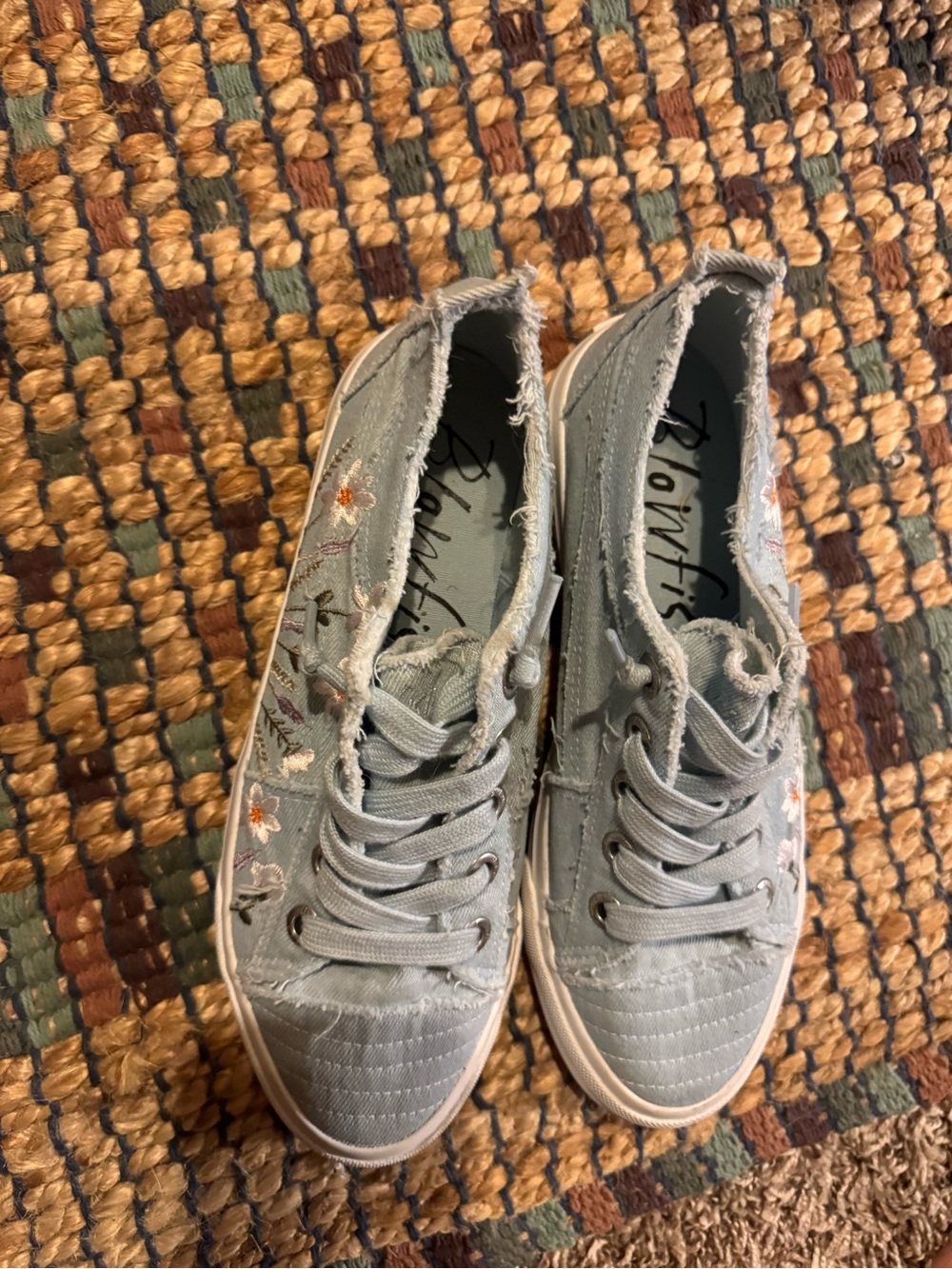 Blowfish Malibu Light Blue Distressed Canvas Floral Sneakers Sz 7.5